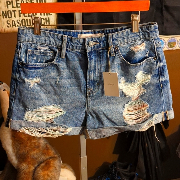 NWT* Hidden Light Wash Distressed Bohemian Denim Shorts Size Medium - Picture 1 of 10